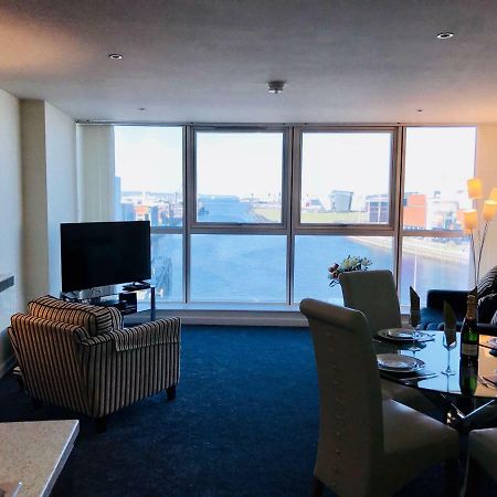 Luxury 2 Bedroom Apartment In Prime City Location เบลฟาสต์ ภายนอก รูปภาพ